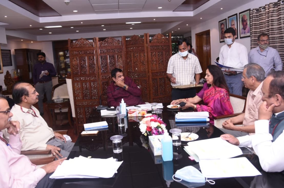 MP Hema Malini met Gadkari for Braj Chaurasi Kos Parikrama Development