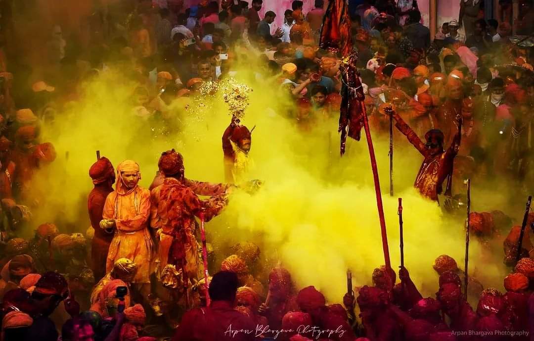 Centuries Old tradition of Inviting people for Holi continues in Barsana