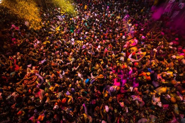 Tradition: Playing Holi with the colors made of Tesu Flower