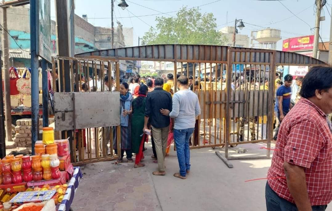 Iron Gate Installed to control crowd at Vidyapeeth Chauraha