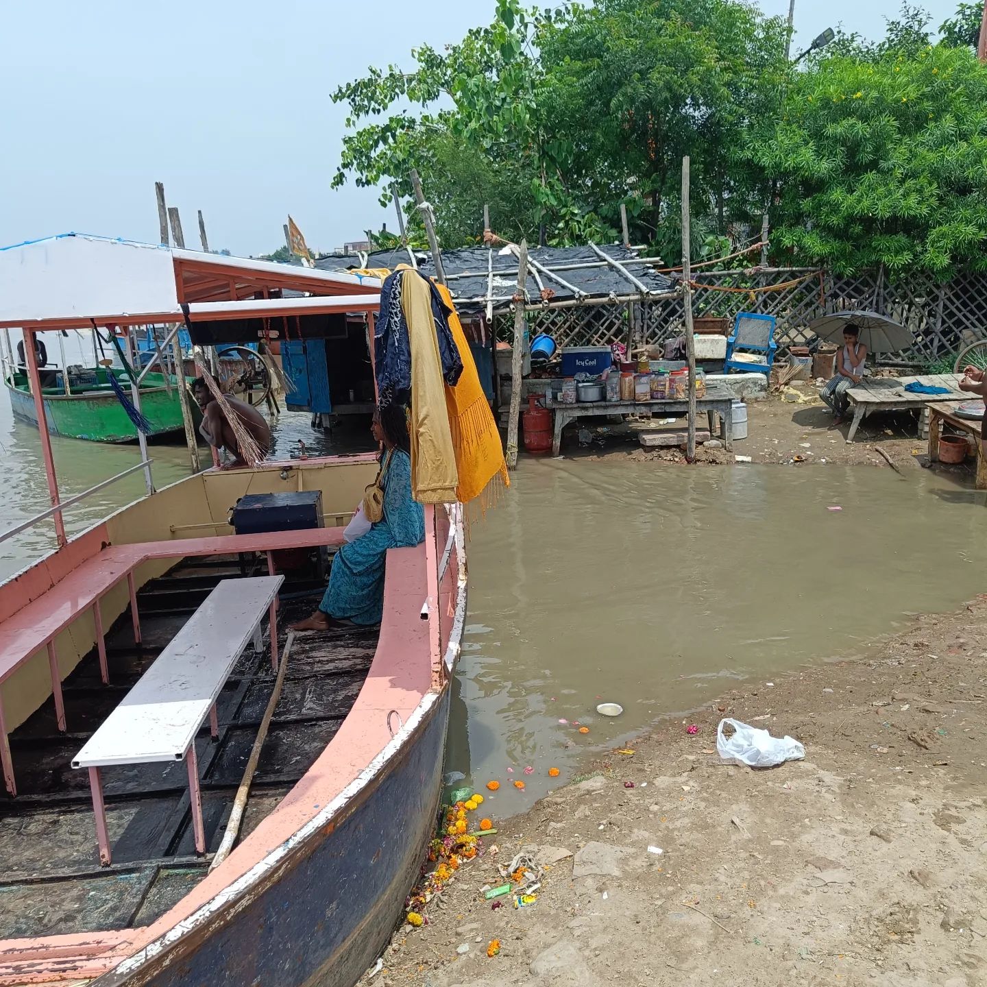 Yamuna reclaims its land on flood plain; ghats submerged