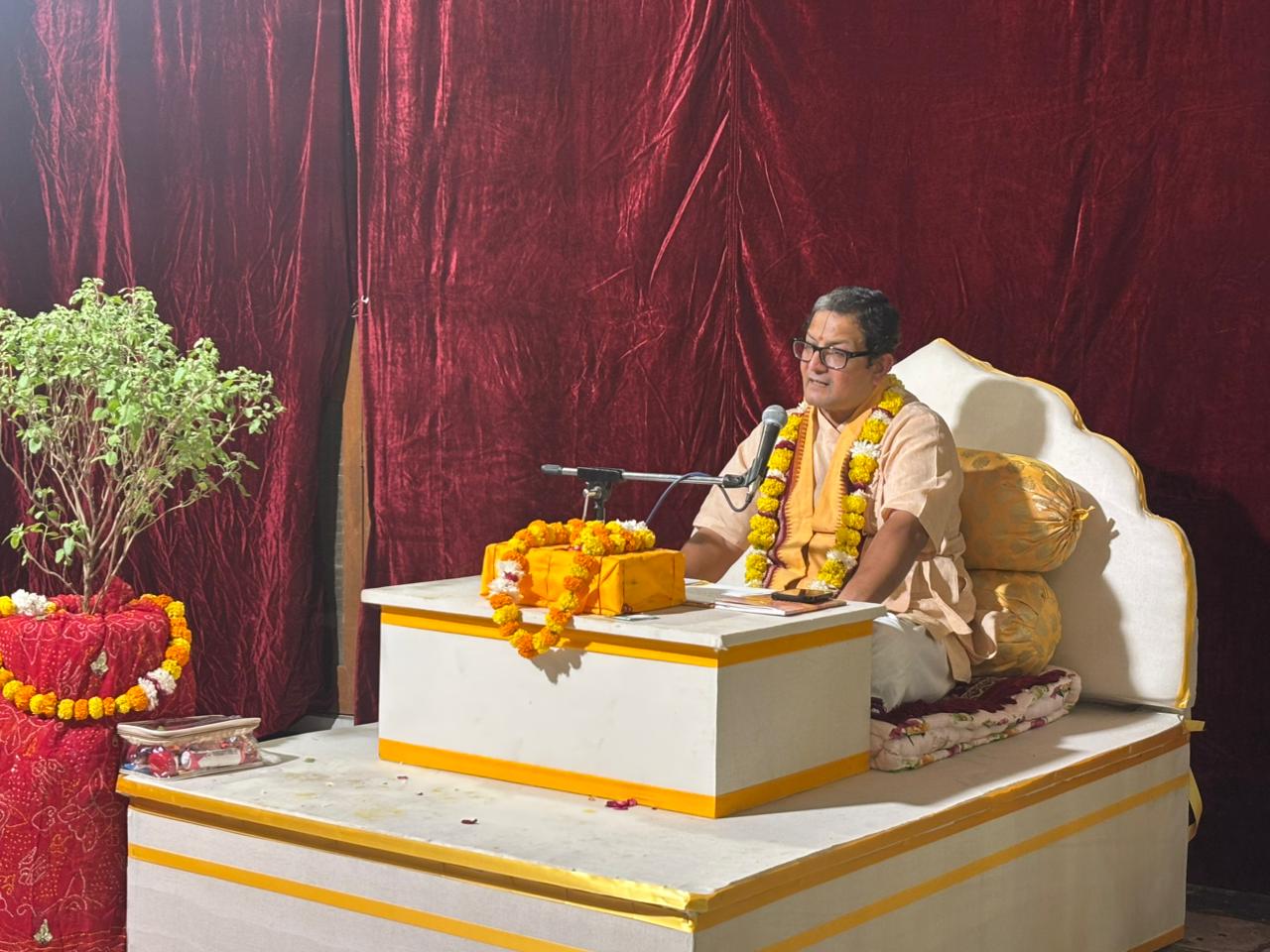 Bhagvat Ras Unfolds at Gokulananda Mandir