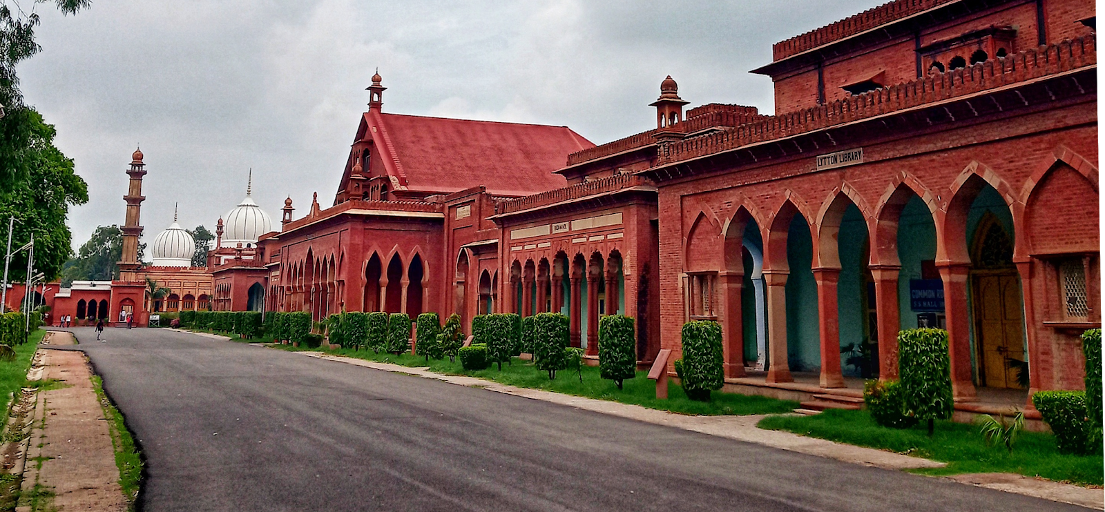 AMU Hosts Lecture on Cross-Cultural Narratives of Devotion
